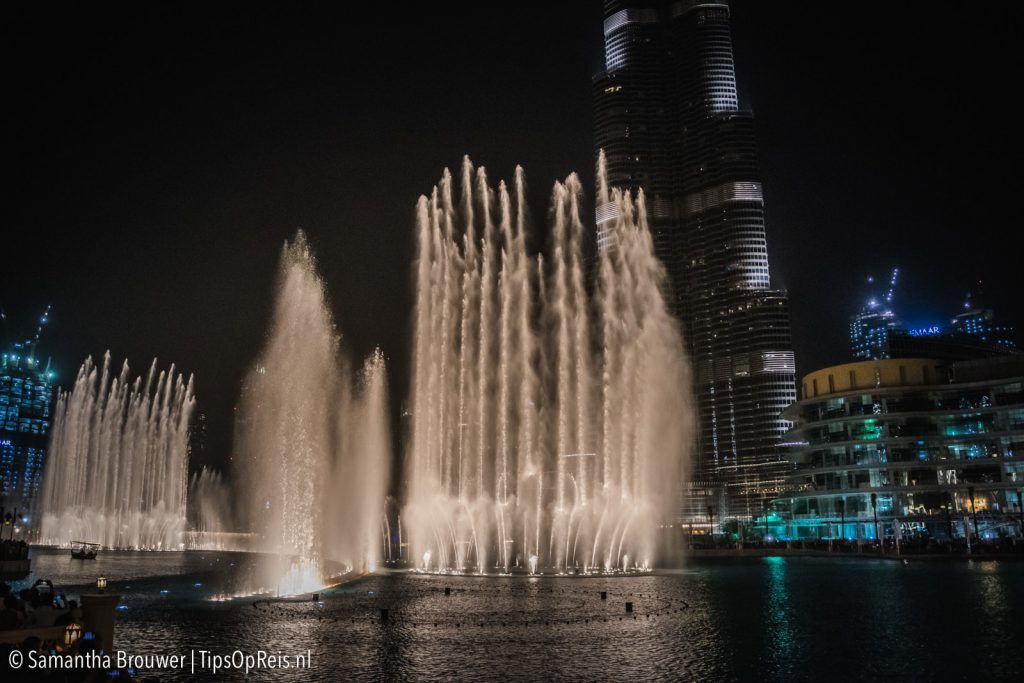Dubai - Burj Khalifa - Lichtshow avond fontein