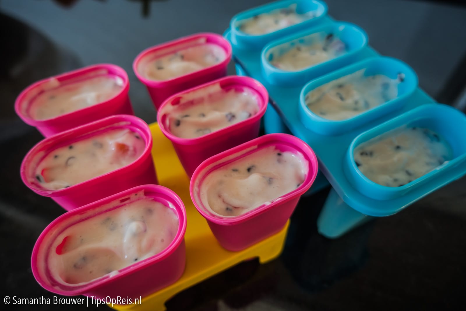 Yoghurtijsjes met banaan en aardbei - ijshouders