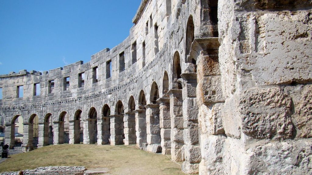 Kroatie - Pula - The Coliseum - Image by axe20 from Pixabay