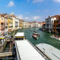 15 Do's en don'ts in Venetië: Tips voor een onvergetelijke reis Uit uitzicht over het water in Venetië