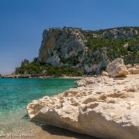 De mooiste stranden van Sardinië in het noordoosten Rotsen op Cala Luna