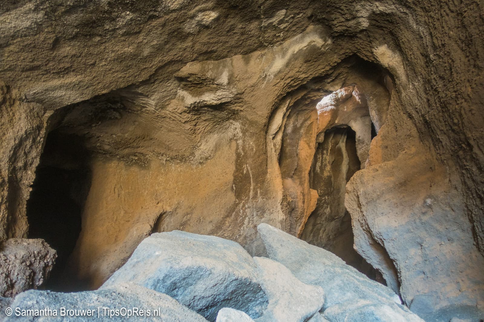 Lava caves - grot links van binnen