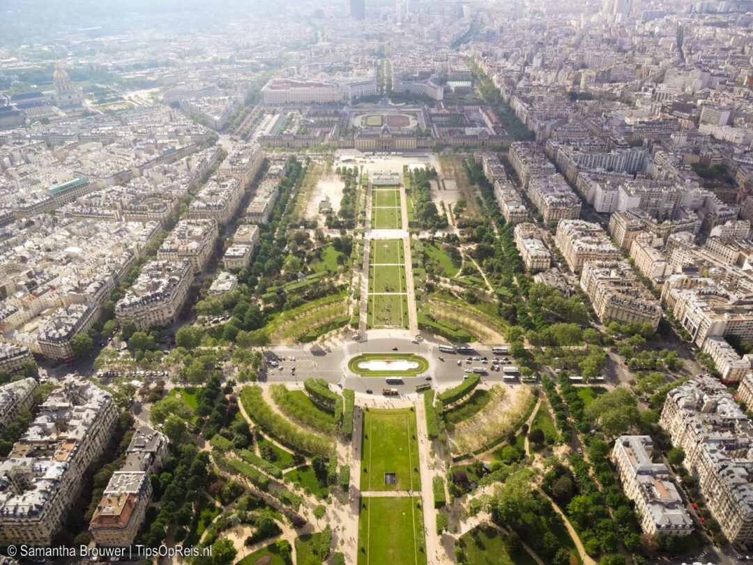 Uitzicht over Parijs vanaf de Eiffeltoren