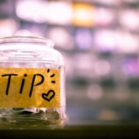 Fooi geven op vakantie: tips en verschillen per land Fooi geven op vakantie: de beste tipping tips