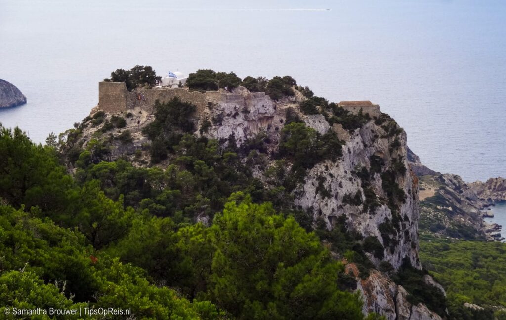 Rhodos - Uitzicht op het kasteel van Monolithos