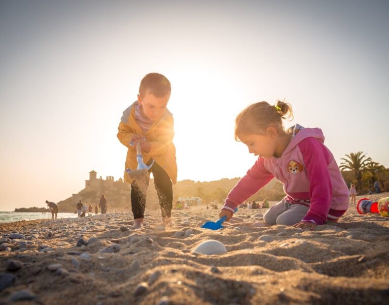 Een veilige stranddag: let op je kinderen