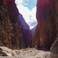 Wandelen door de Samariakloof op Kreta De ijzeren poort in de Samariakloof op Kreta, Griekenland