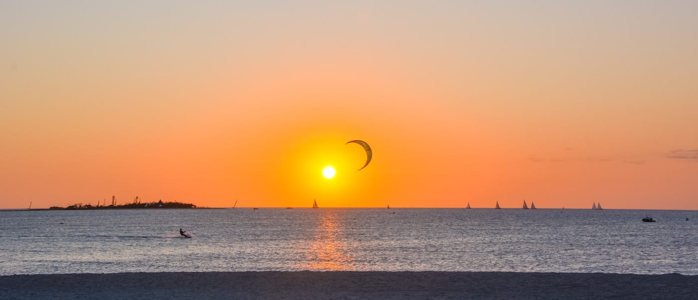 Kitesurfen: een van de dingen om te doen als de zon schijnt