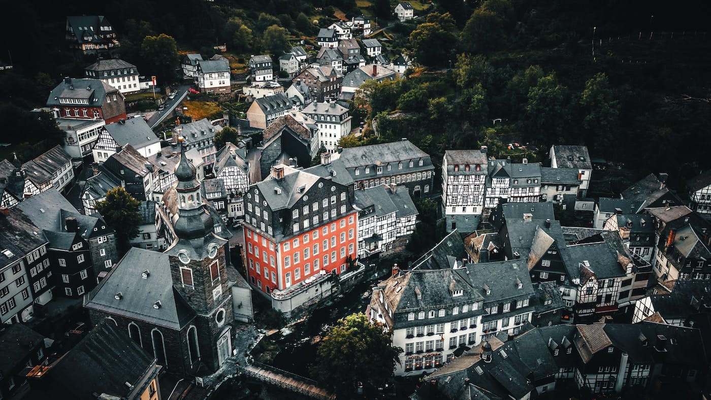 Verschillende bezienswaardigheden in Monschau, zoals het Rotes Haus