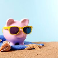 Vakantiegeld uitgeven tips | Image by kstudio on Freepik