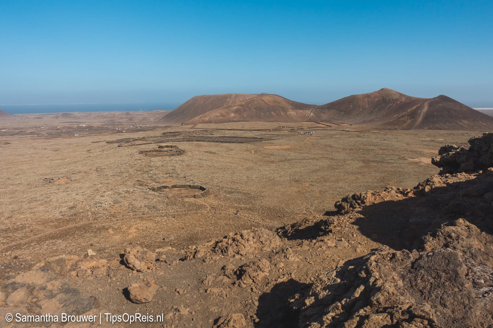 Het uitzicht vanaf Calderon Hondo over Fuerteventura