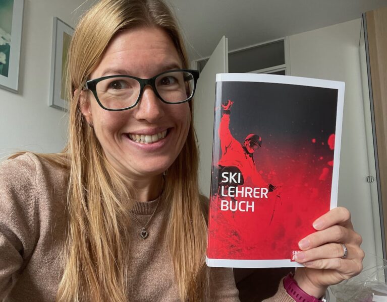 Anwärter skileraar opleiding theorie en praktijk in Oostenrijk om skiles te mogen geven