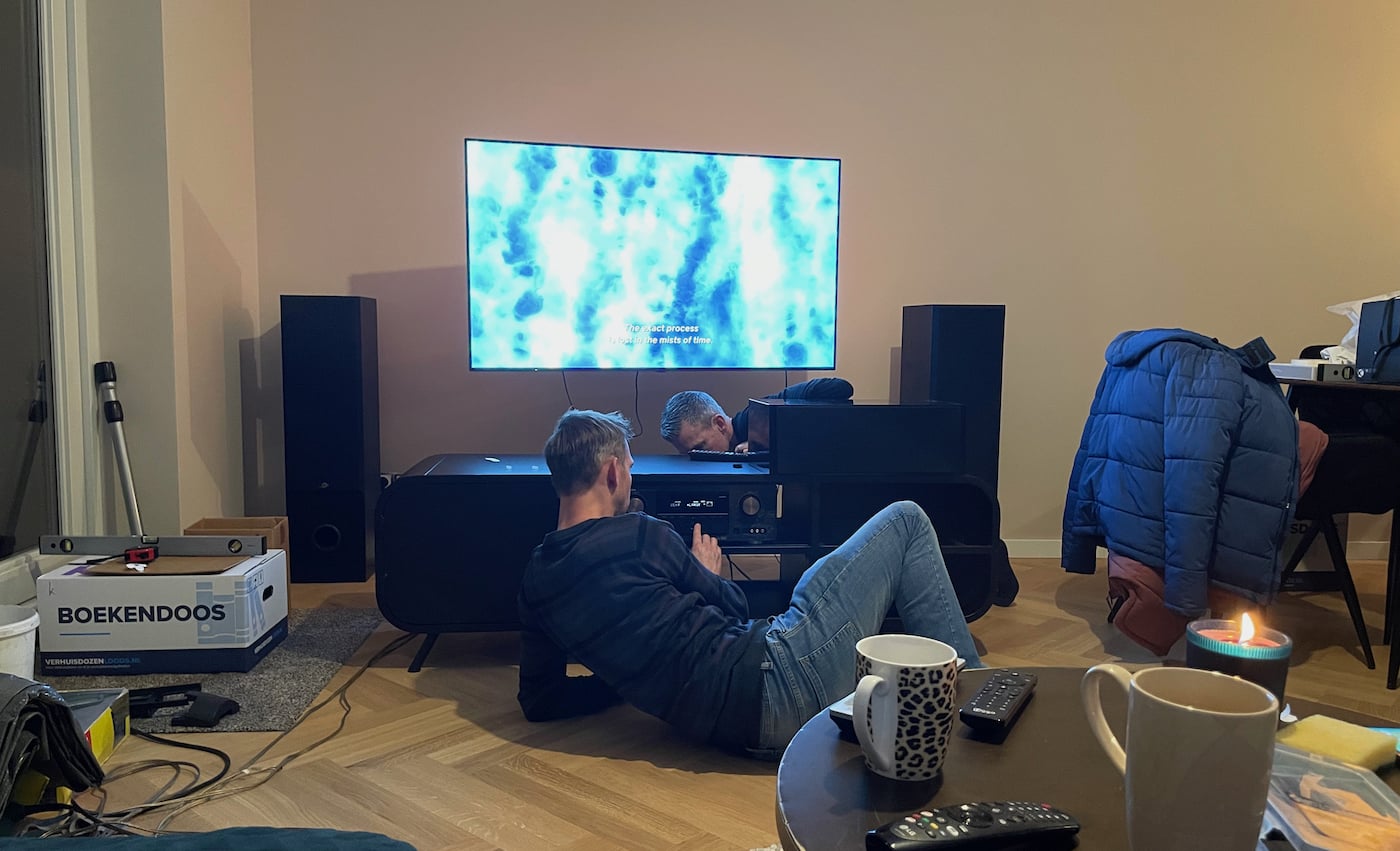 Peter en Jeroen klussen in hun nieuwe huis