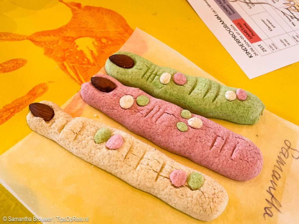 Hexenfingers bakken bij de Kids Club in Schlosshotel Fiss