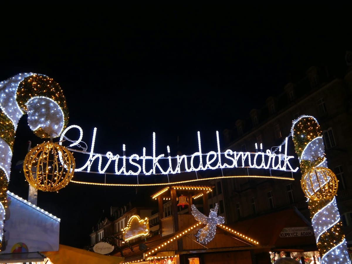 Christkindelsmärik (Kerstmarkt) in Straatsburg | Photo by Alexis Brandner on Unsplash