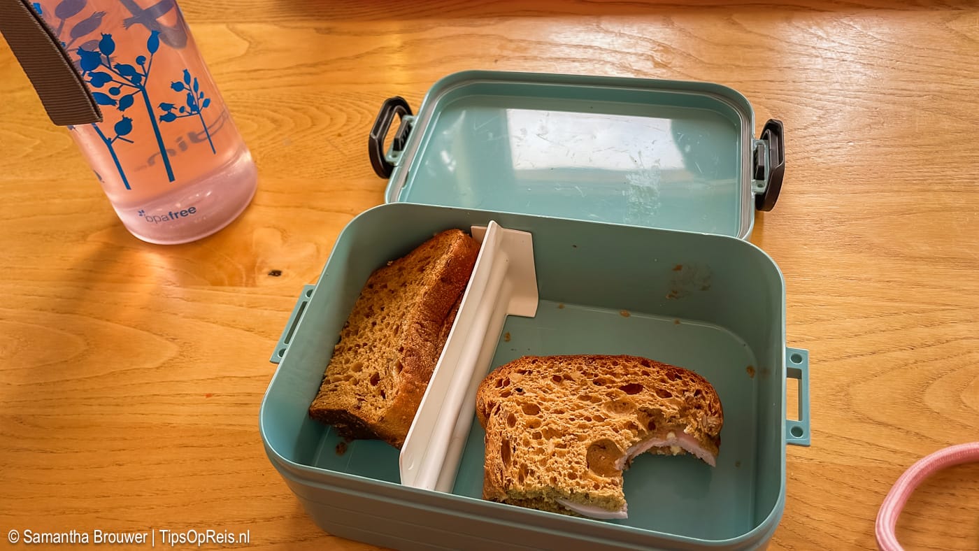 Mijn lunch: een boterhammetje. Lekker Nederlands