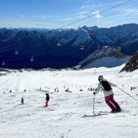 10 Tips om gezond te genieten van je wintersportvakantie Samantha skiënd in Sölden