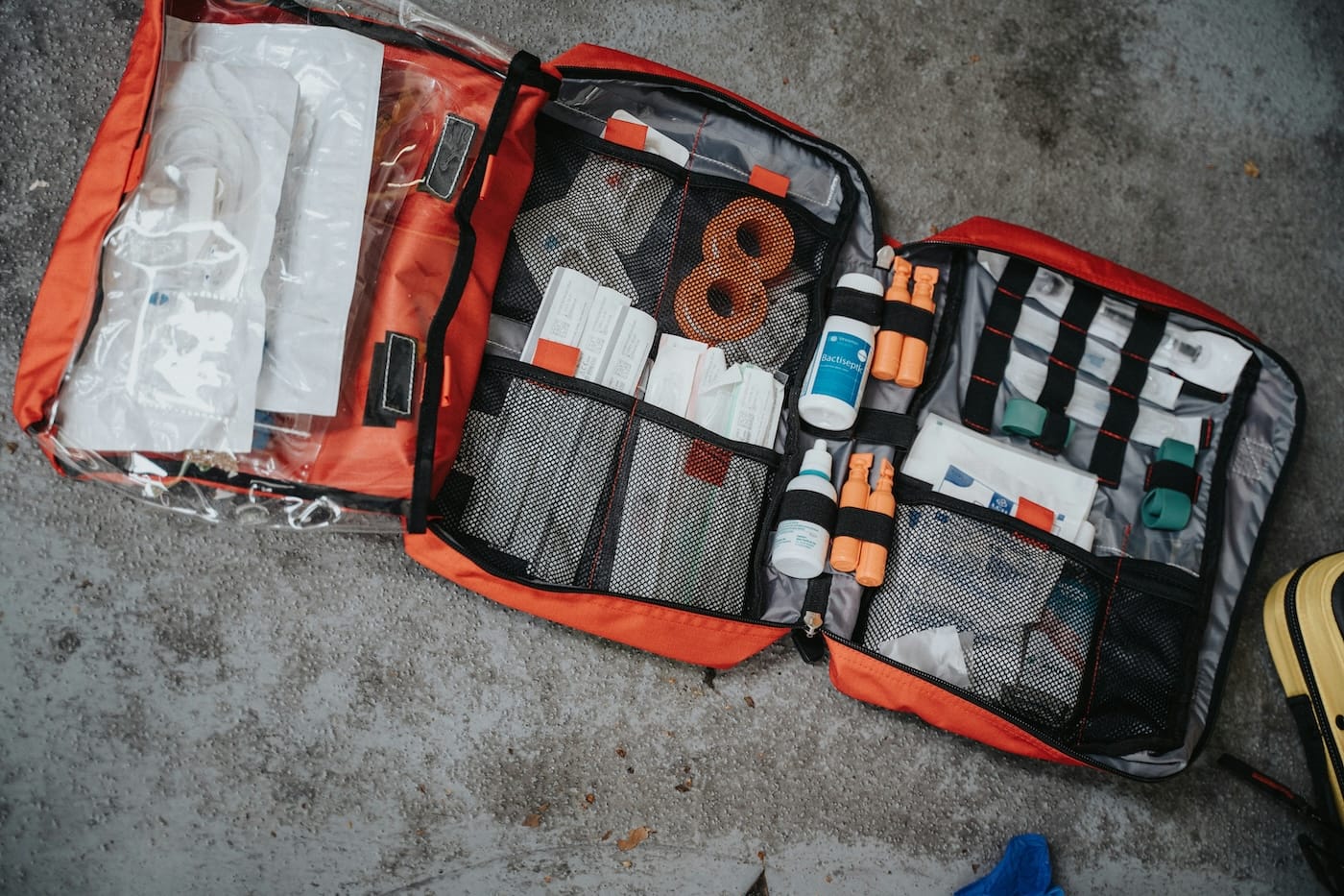 EHBO checklist voor op reis | Photo by Mathurin NAPOLY / matnapo on Unsplash