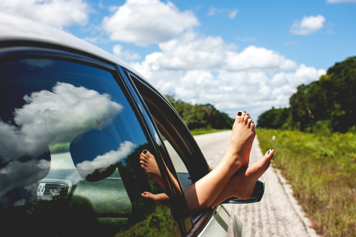 Auto survival kit voor zomer roadtrip | Photo by Erik Odiin on Unsplash