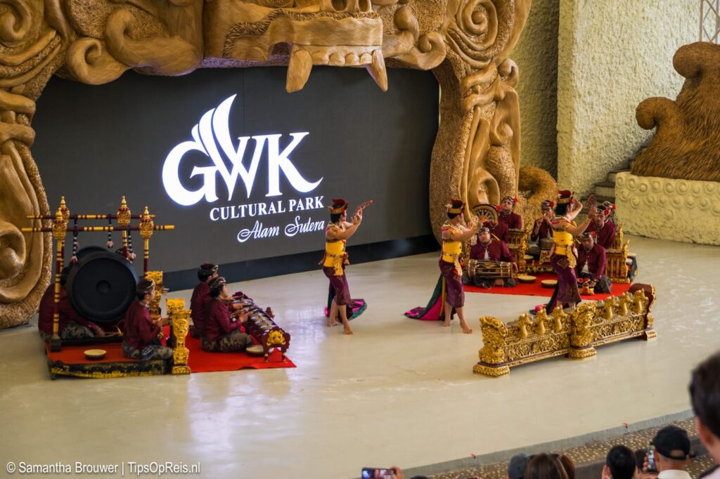 Traditionele dans bij GWK Statue