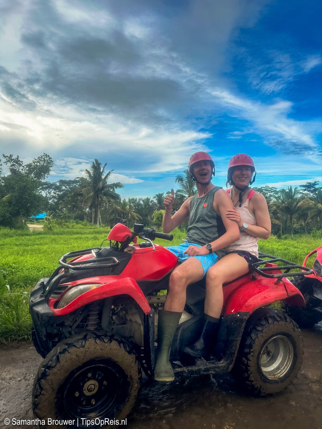 Peter en Samantha op een quad op Bali