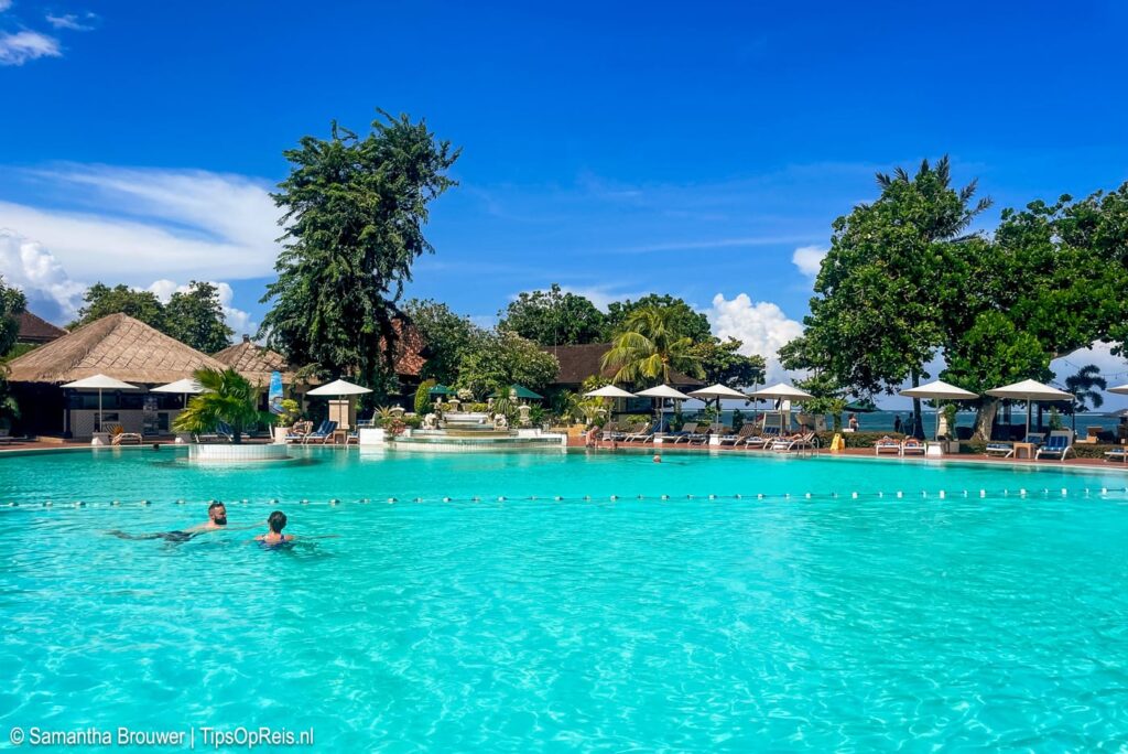Een van de zwembaden bij Prama Sanur Beach Bali