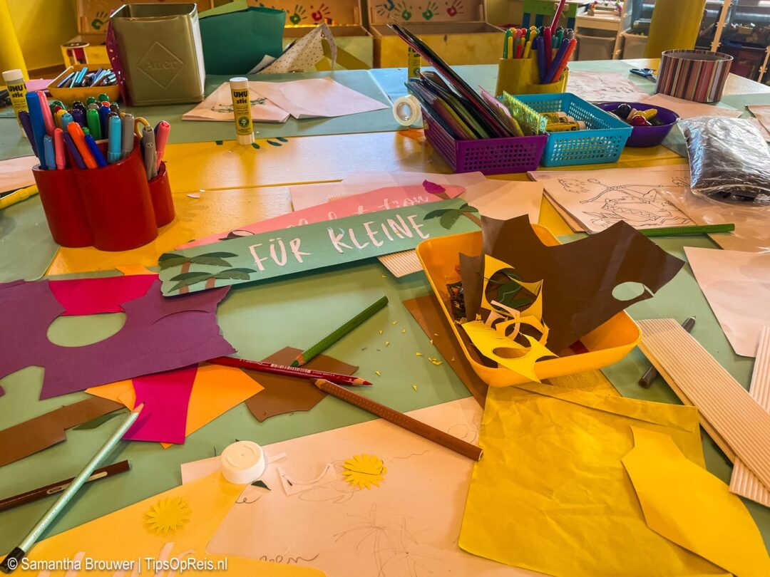 Knutselen in de Kids Club van Schlosshotel Fiss