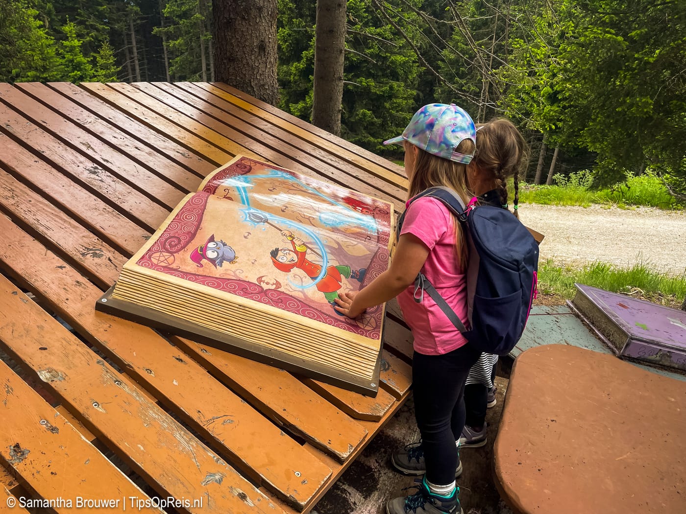 Met internationale kinderen van de Kids Club van Schlosshotel Fiss op pad.