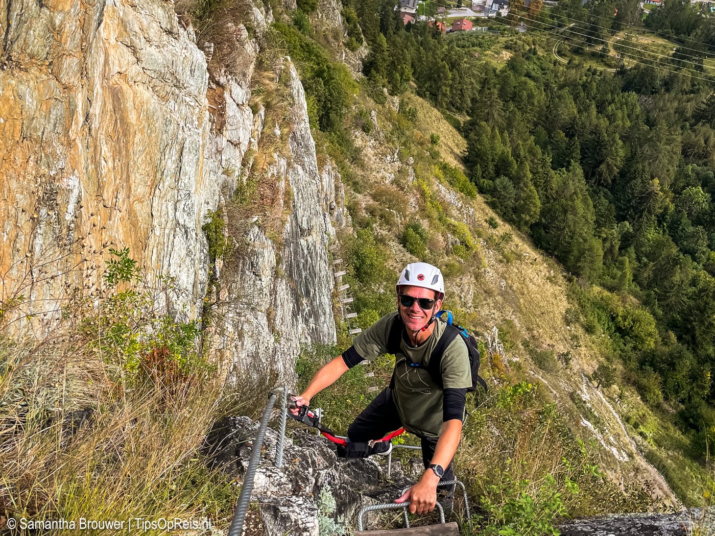 Peter op de Via Ferrata in Ladis