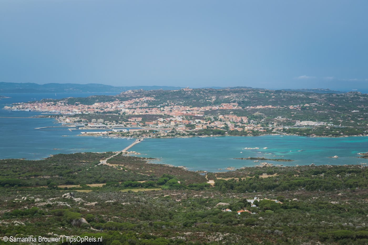 De brugverbinding tussen La Maddalena en Caprera