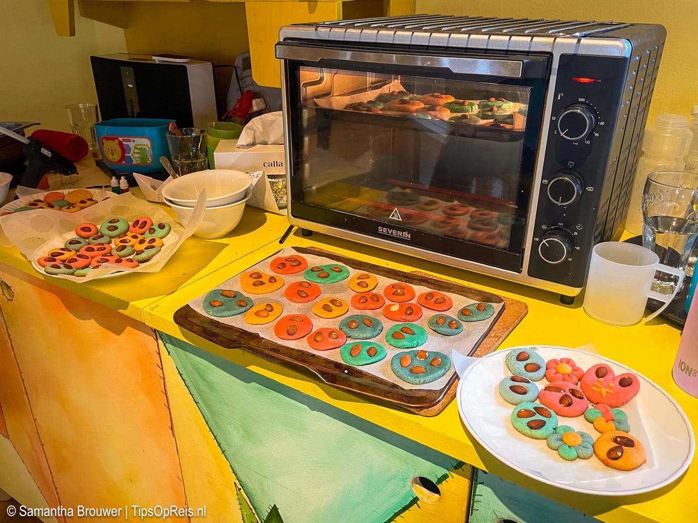 Koekjes bakken in de Kids Club