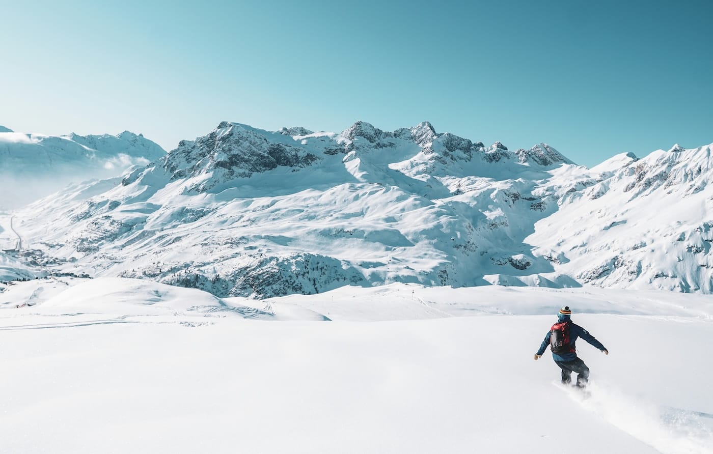 Freeriden is waar Arlberg om bekend staat | Photo by Tino Rischawy on Unsplash