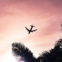 Do's en don'ts in het vliegtuig | Photo by Eduardo Velazco Guart on Unsplash