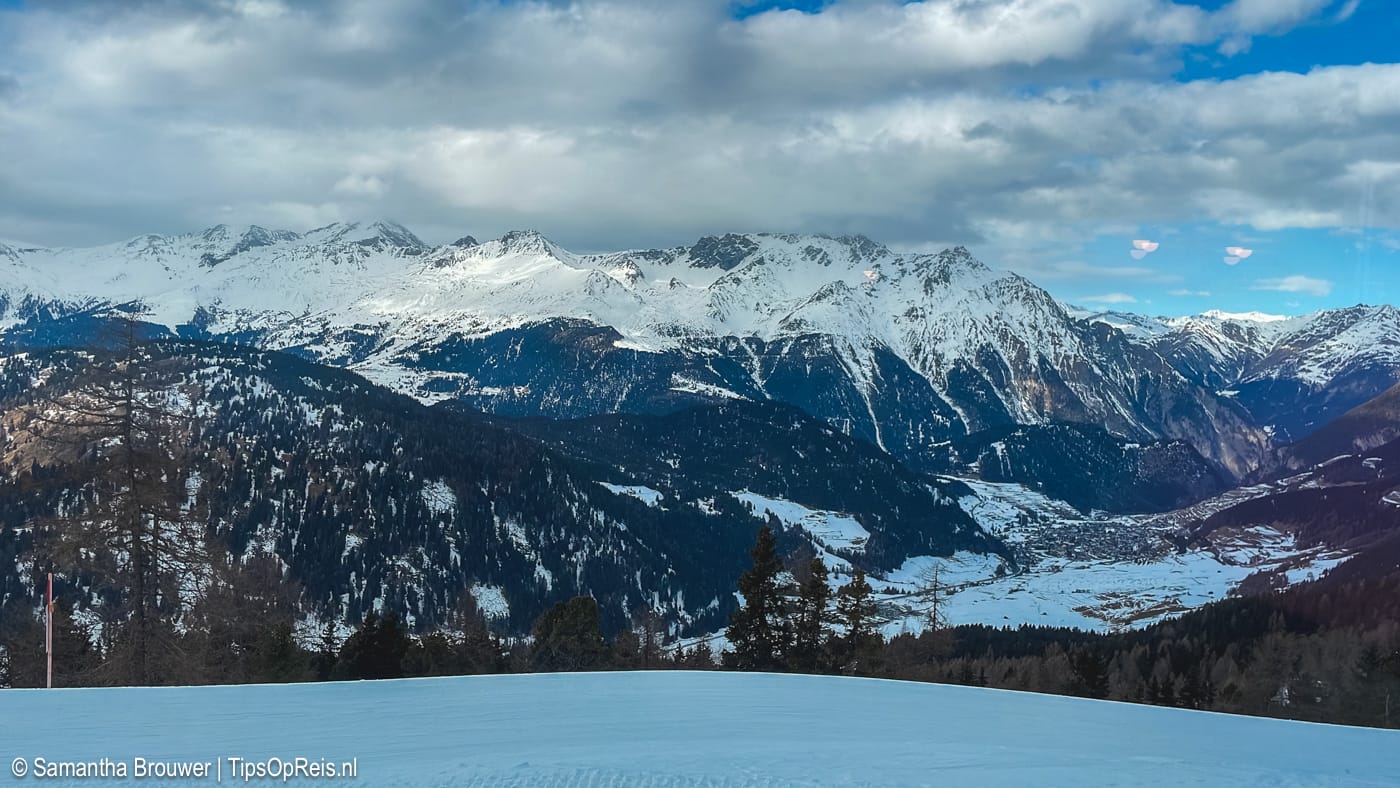 Het dorp Nauders ligt niet direct aan het skigebied