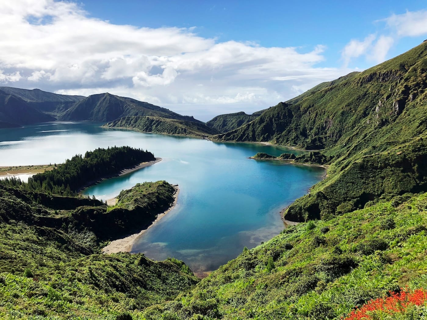Rustige vakantiebestemmingen: de Azoren | Photo by Martin Munk on Unsplash
