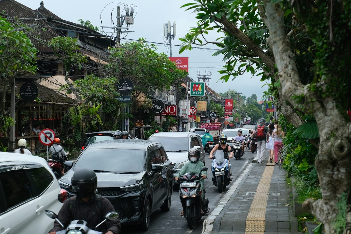 Het verkeer op Bali rijdt links (c) Photo by Anil Baki Durmus on Unsplash