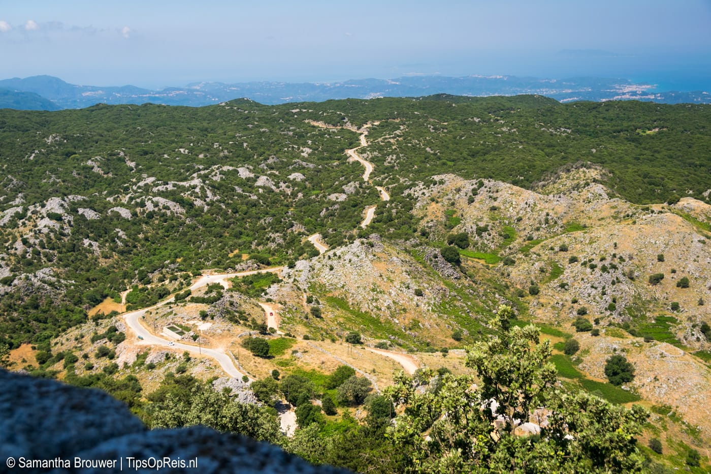 De wegen door het binnenland bij Pantokrator, Corfu